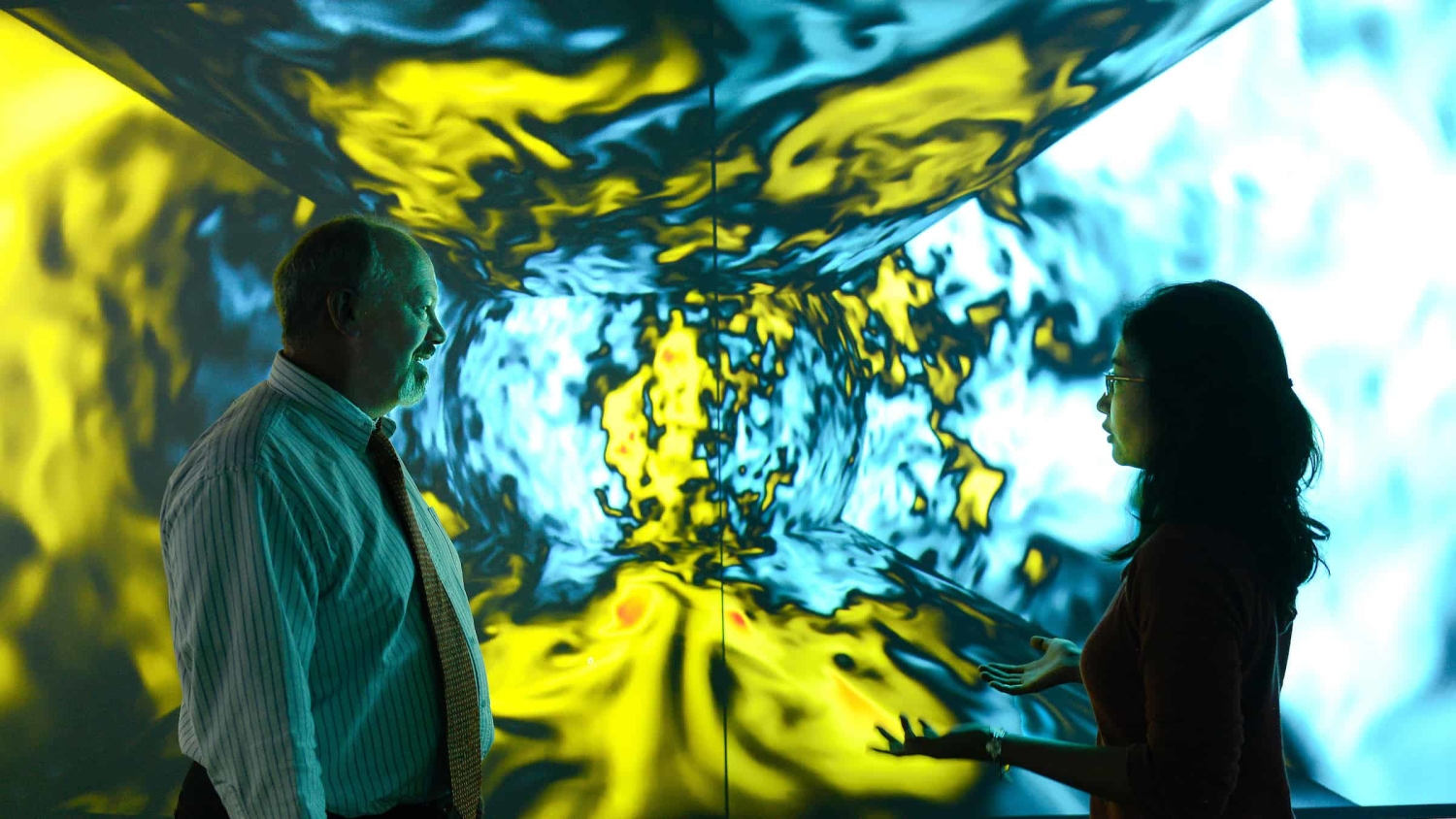 Mia de los Reyes and John Blondin discuss physics research